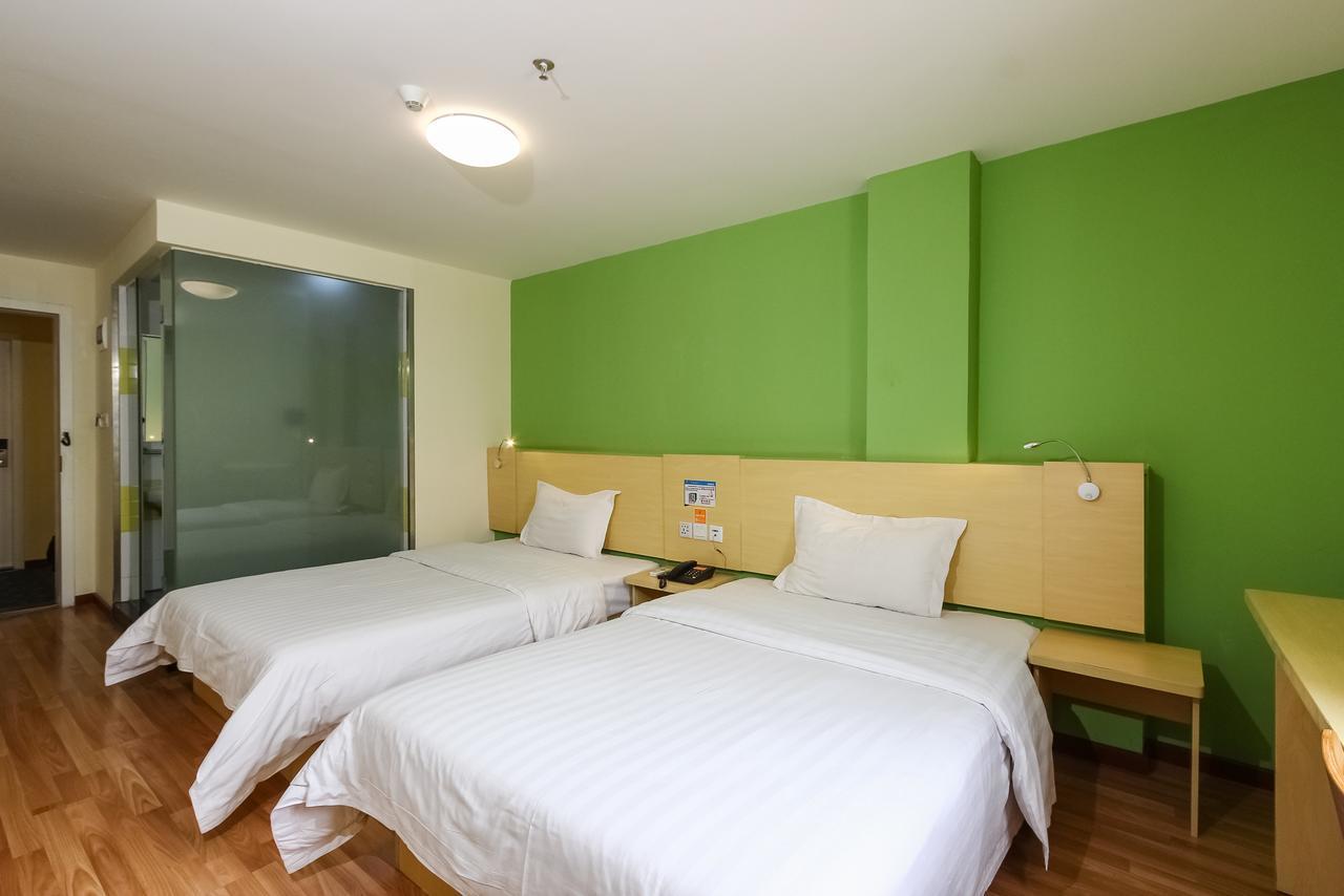 7Days Inn Guangzhou Southern Hospital Medical College Station Exterior photo