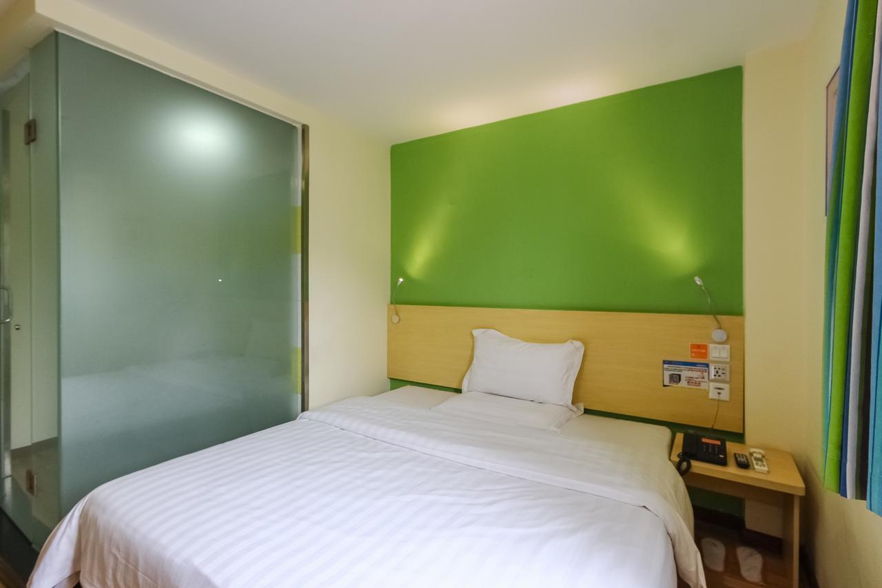 7Days Inn Guangzhou Southern Hospital Medical College Station Exterior photo
