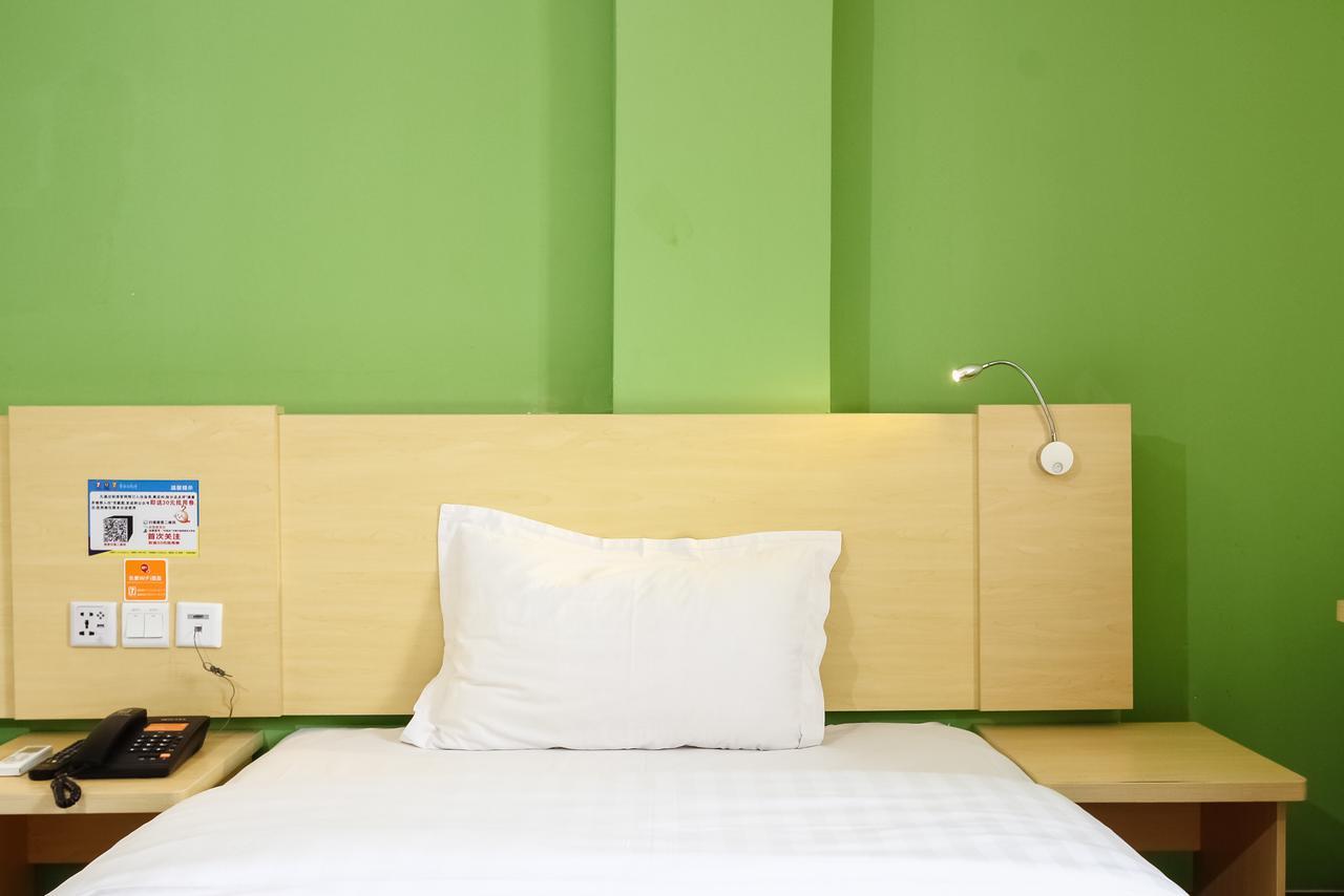 7Days Inn Guangzhou Southern Hospital Medical College Station Exterior photo